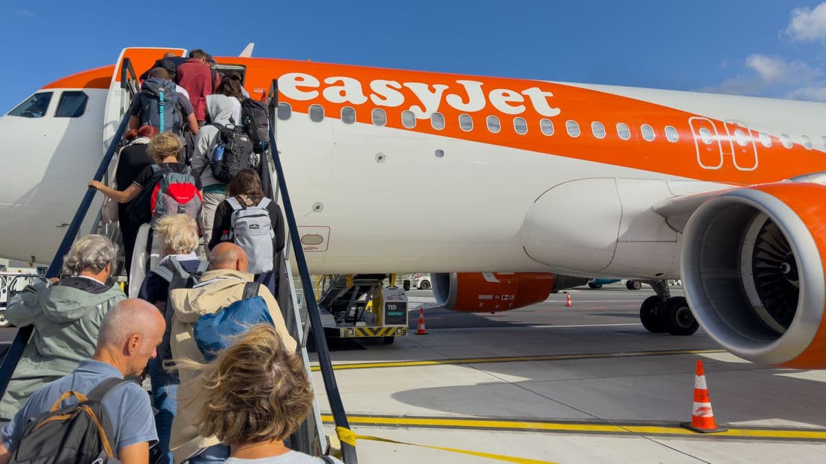 easyJet Asks Passengers to Check Bags Before Flights