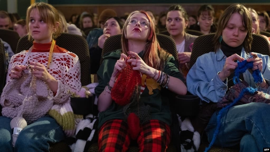 Knitting While Watching Movies Gains Popularity