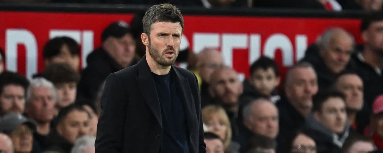 Carrick Not Rushing Decision on Man United Future