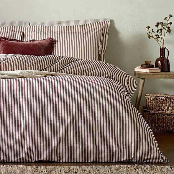 Amazon's Cotton Duvet Cover is Now £10 Off