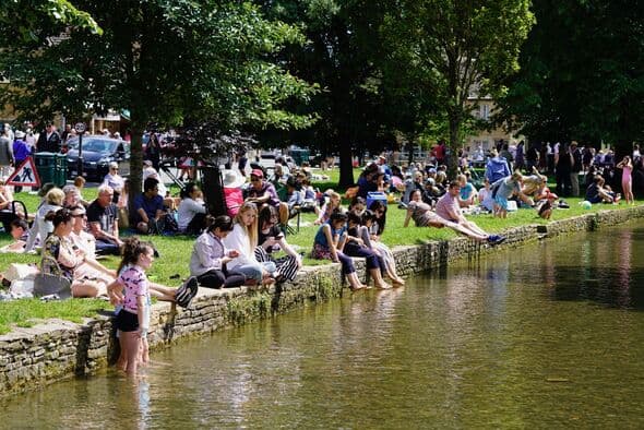 Cotswolds Village Asks Tourists to Stay Away