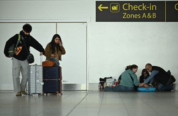 Travel Problems Continue at Heathrow and Gatwick Airports