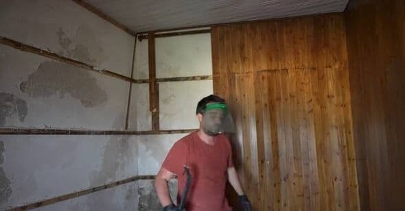 British Couple's Cheap Italian Home Has a Big Problem
