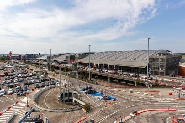 Hamburg Airport Closed: Police Evacuate Area