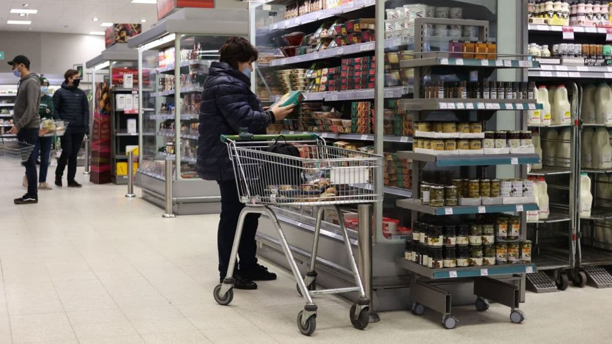 Waitrose shopper buys £16 birthday cake and notices big mistake