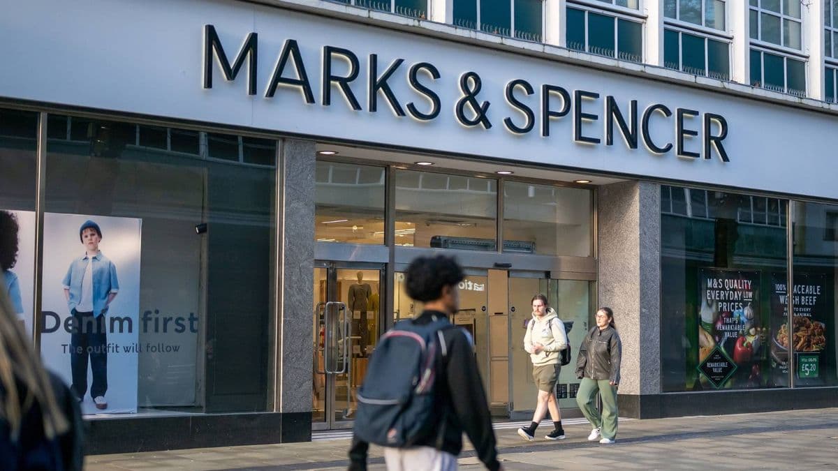 M&S £45 Cast Iron Dish Compared to Le Creuset's £250 One