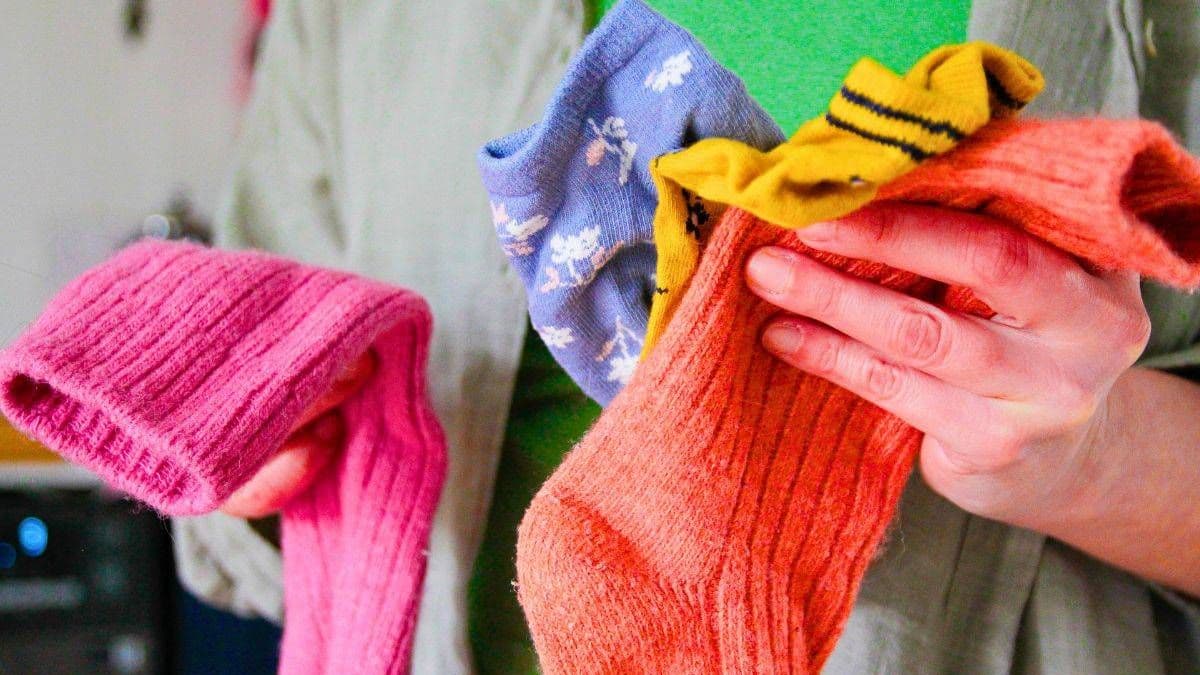 Old socks cleaning hack can help reduce dust on skirting boards and blinds