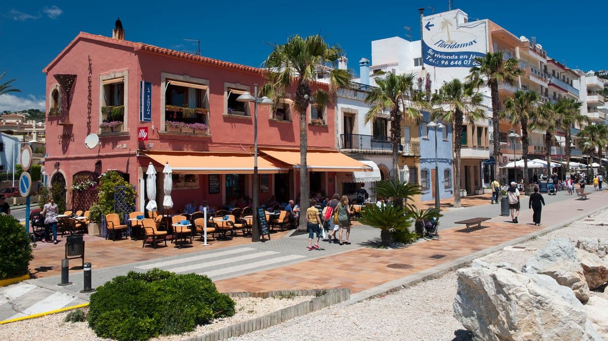 Warning for Travelers to 13 Countries Due to Food Poisoning Risk