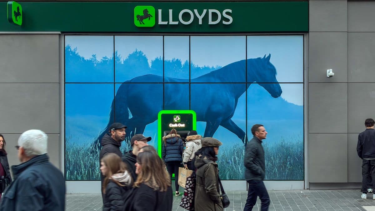 Lloyds Bank Gives Advice on Saving Money with ISAs