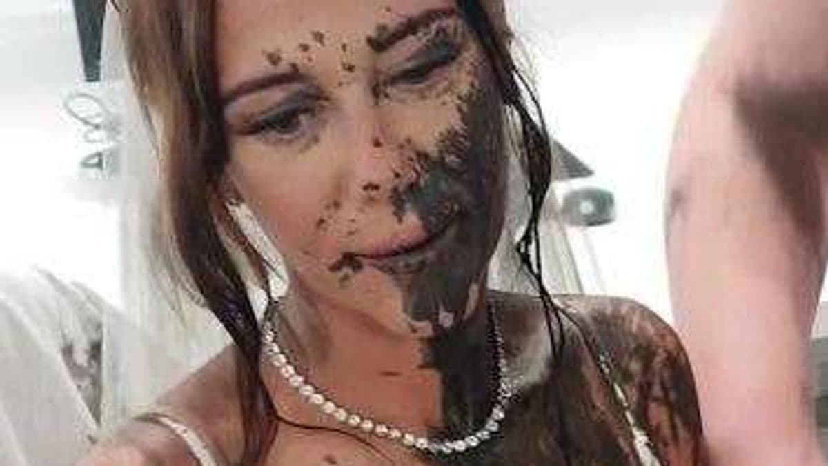 Bride Covered in Paint Before Wedding in Revenge Attack