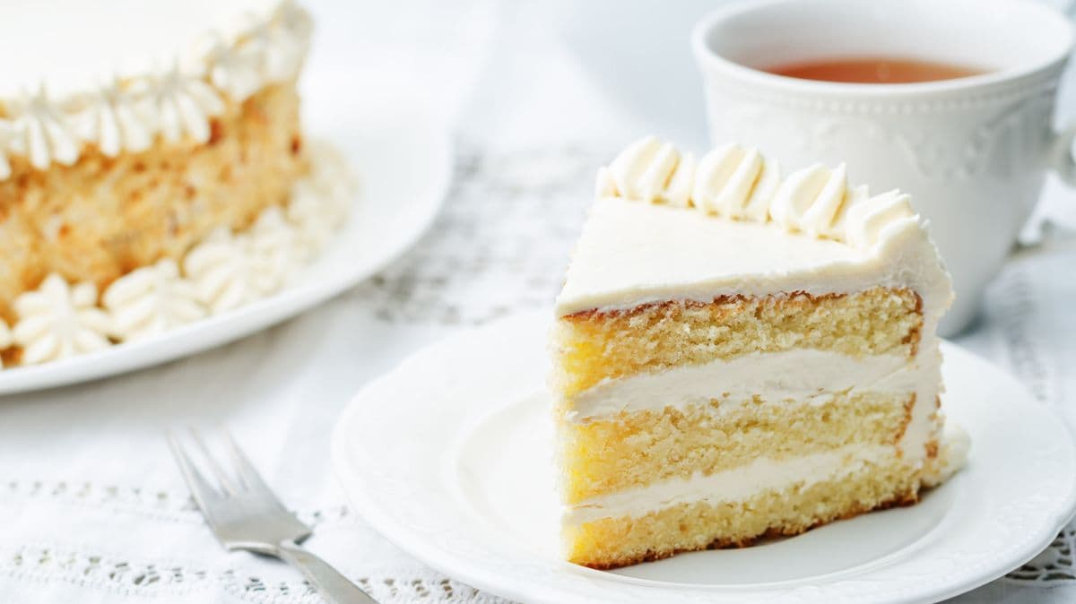 Cakes will be 'fluffy' and 'moist' every single time with surprise fridge ingredient