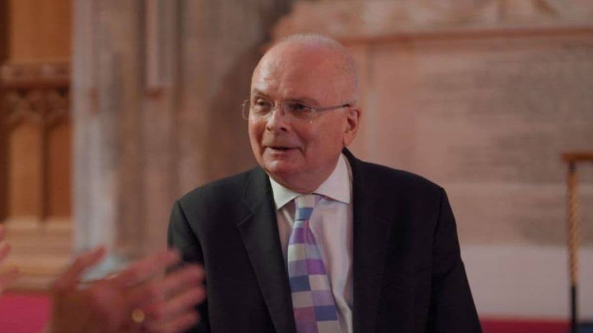 Antiques Roadshow Shows Rare Royal Items, Expert Is Amazed