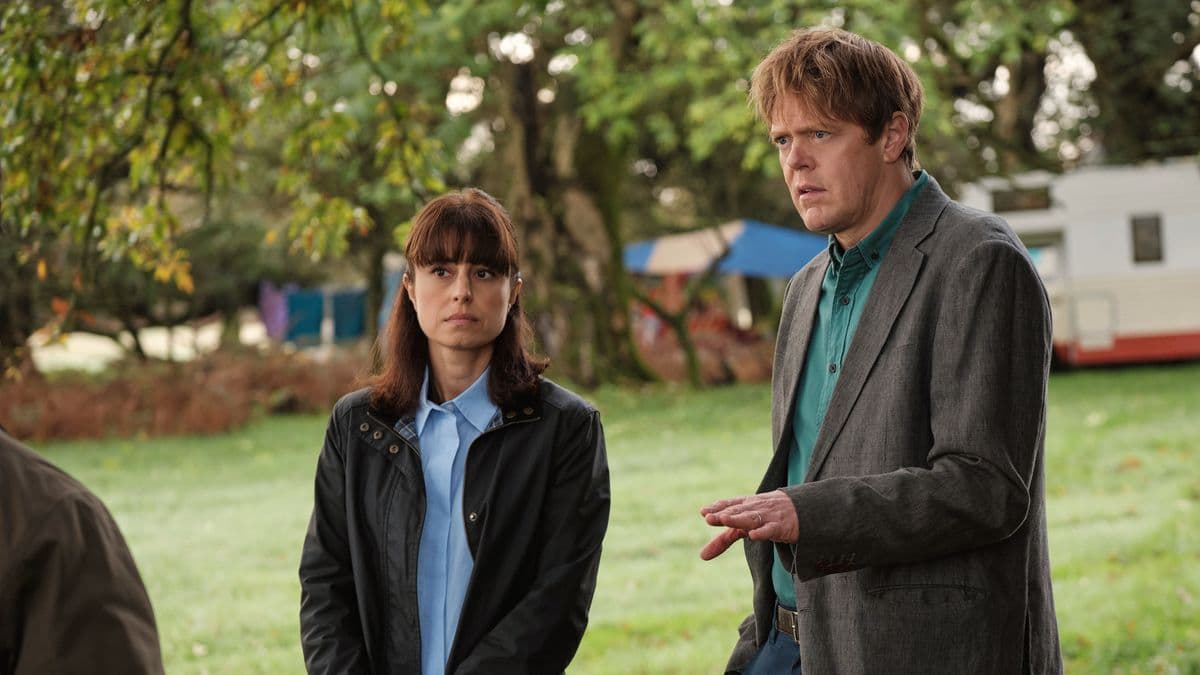 Emmerdale Star Unrecognizable in New Beyond Paradise Episode