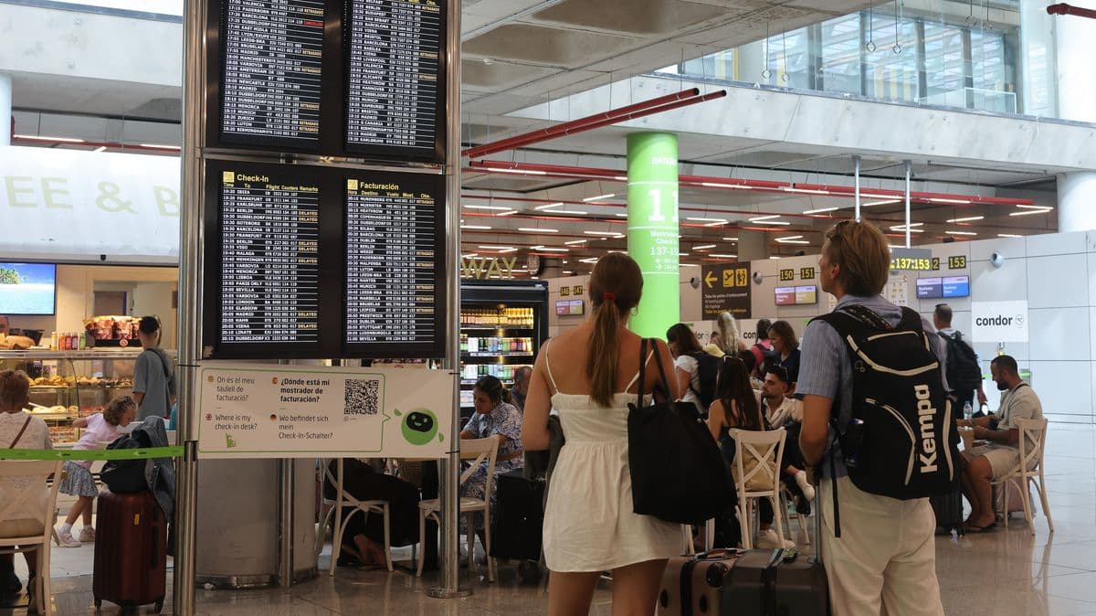 New Airline Ticket Price Alert for UK Tourists in Spain