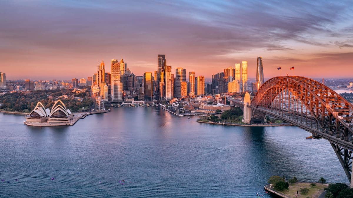 A Woman Returns to the UK After Living in Australia