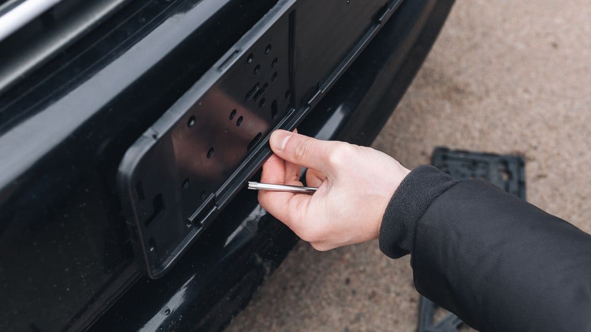 Drivers Urged to Use Tamper-Proof Screws as Number Plate Thefts Rise