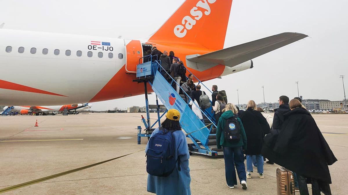 A YouTuber Compared Three Budget Airlines to Find the Best One