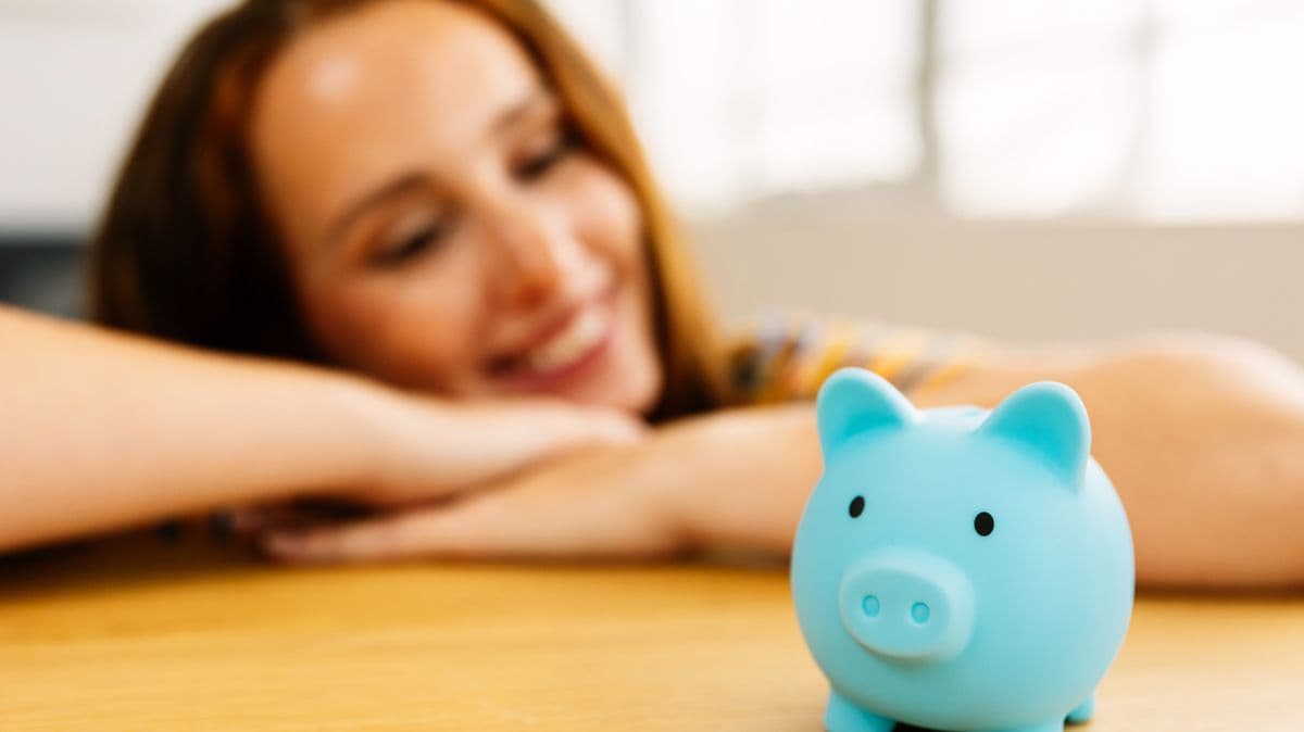 Pensions expert shares 'start early' message for people in twenties