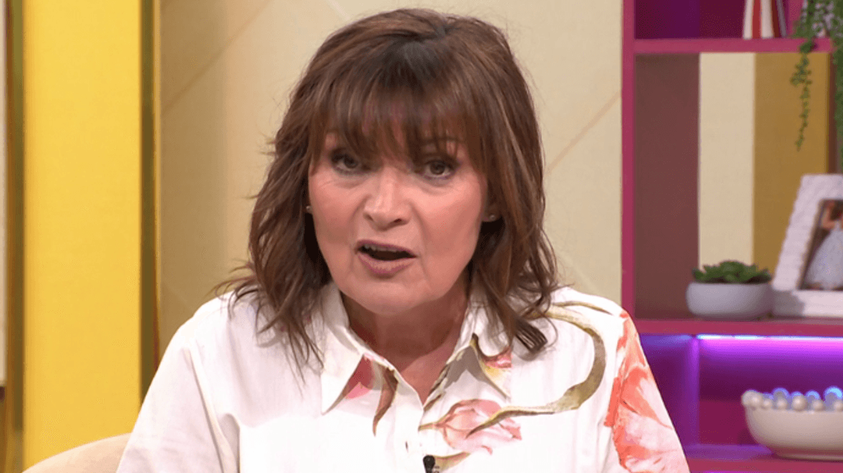 Lorraine Kelly Says Goodbye to Colleague on Live TV