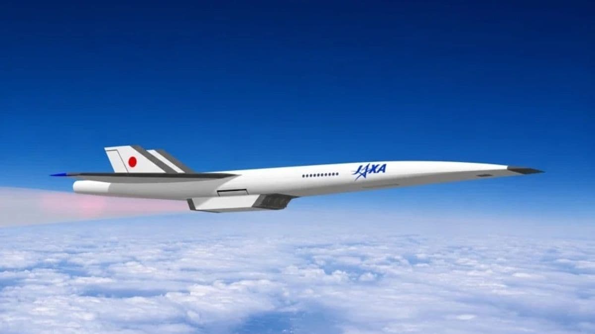 Japan Shows Off New Fast Jet