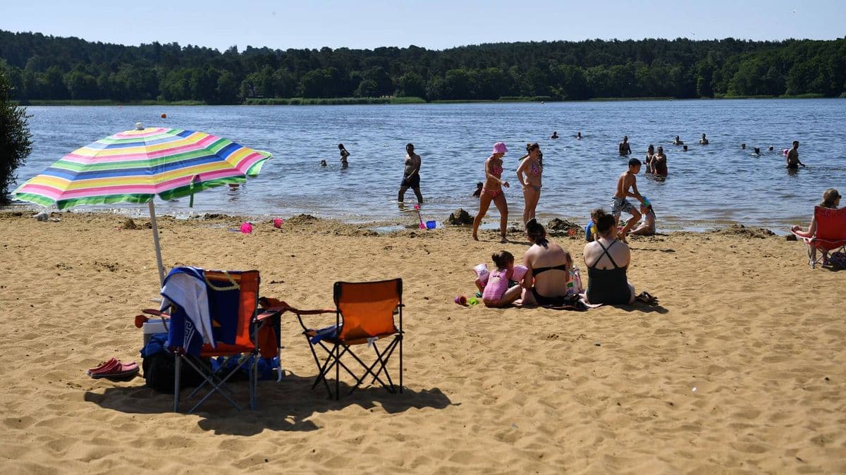 A Lake with a Sandy Beach for Hot Days