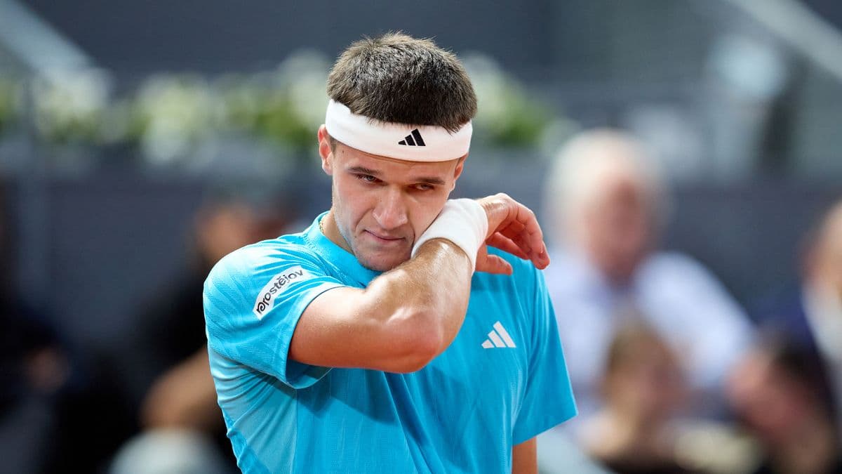Tennis Player Collapses After Long Match at French Open
