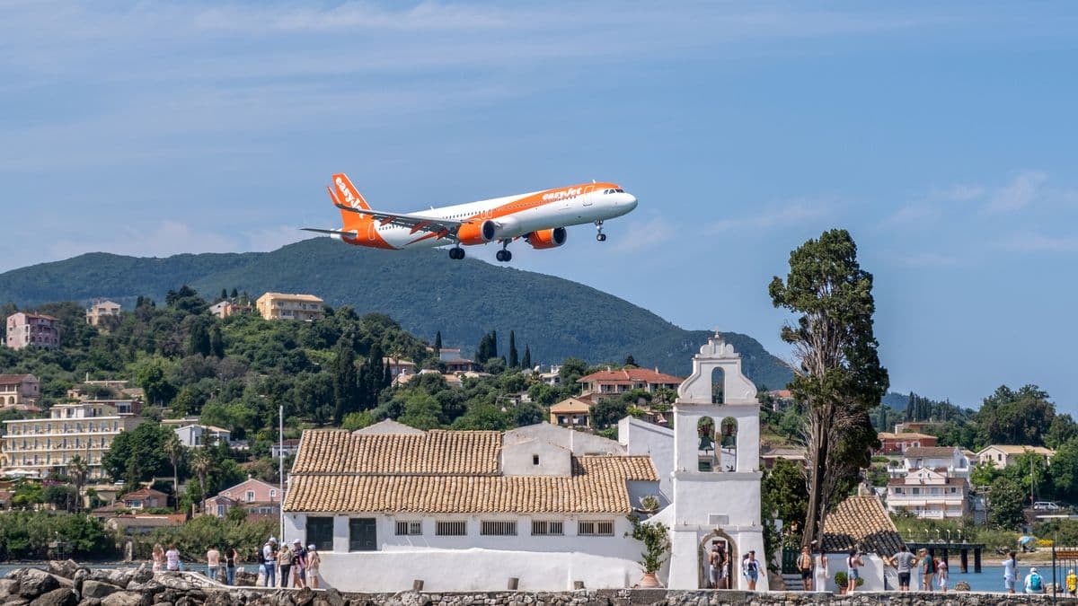 easyJet Issues 48-Hour Alert for Holiday Bookings