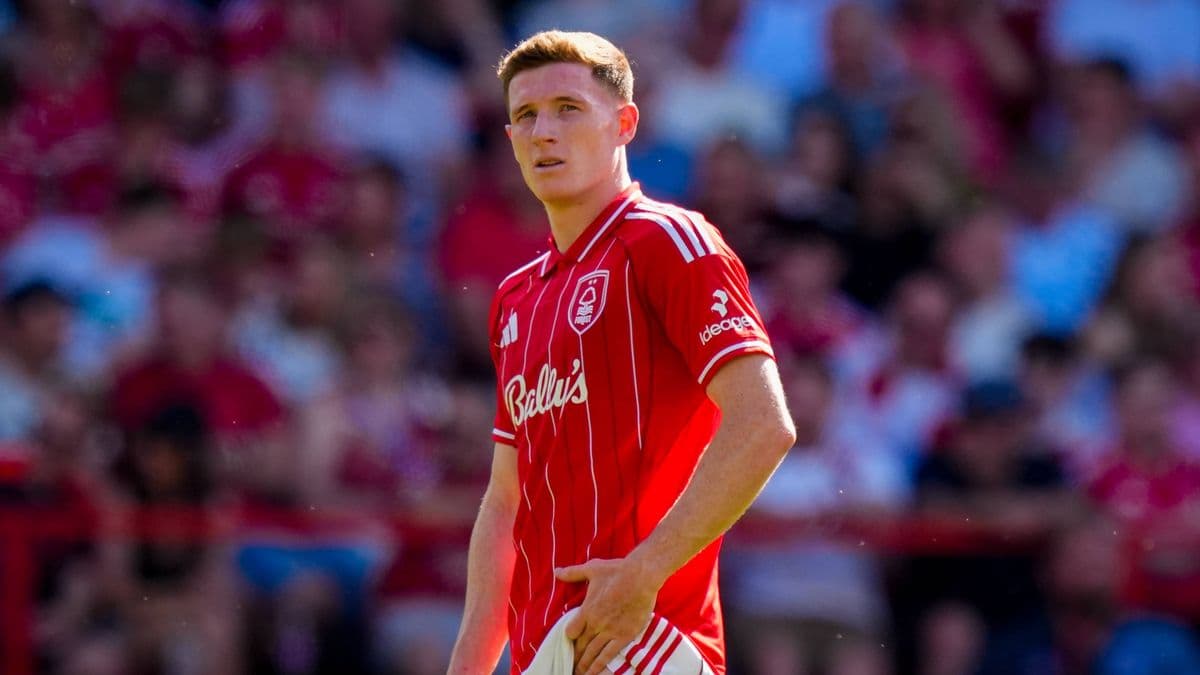 Manchester United and Manchester City Compete for Elliot Anderson