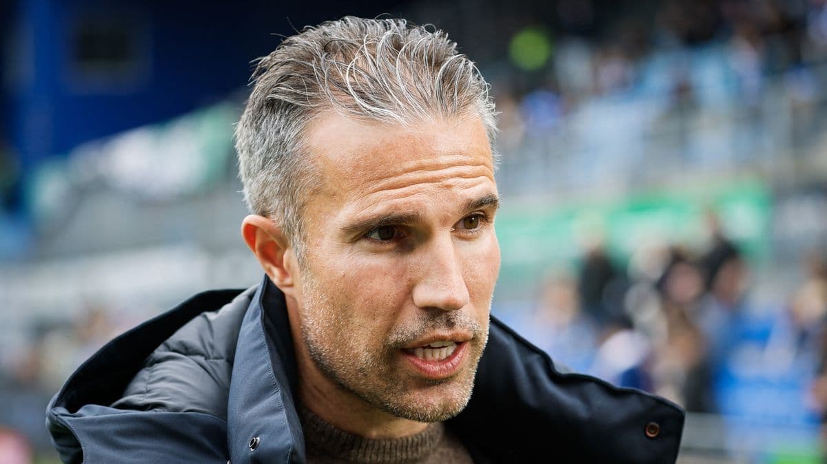 Ex-Man Utd and Arsenal star Robin van Persie fired by Feyenoord