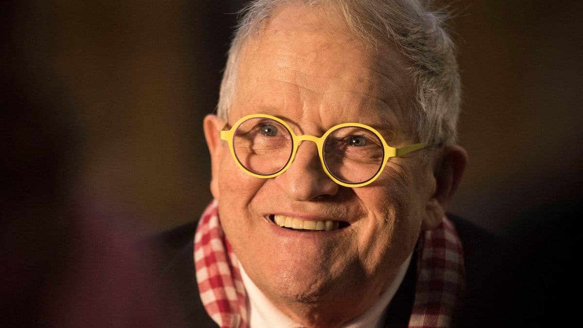 David Hockney's small funeral