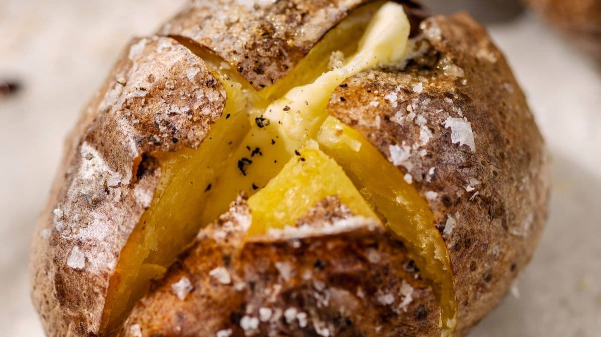 I Make Crispy Jacket Potatoes with One Ingredient