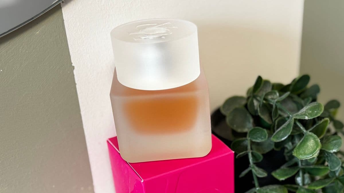 A New Perfume by Huda Beauty is Very Popular