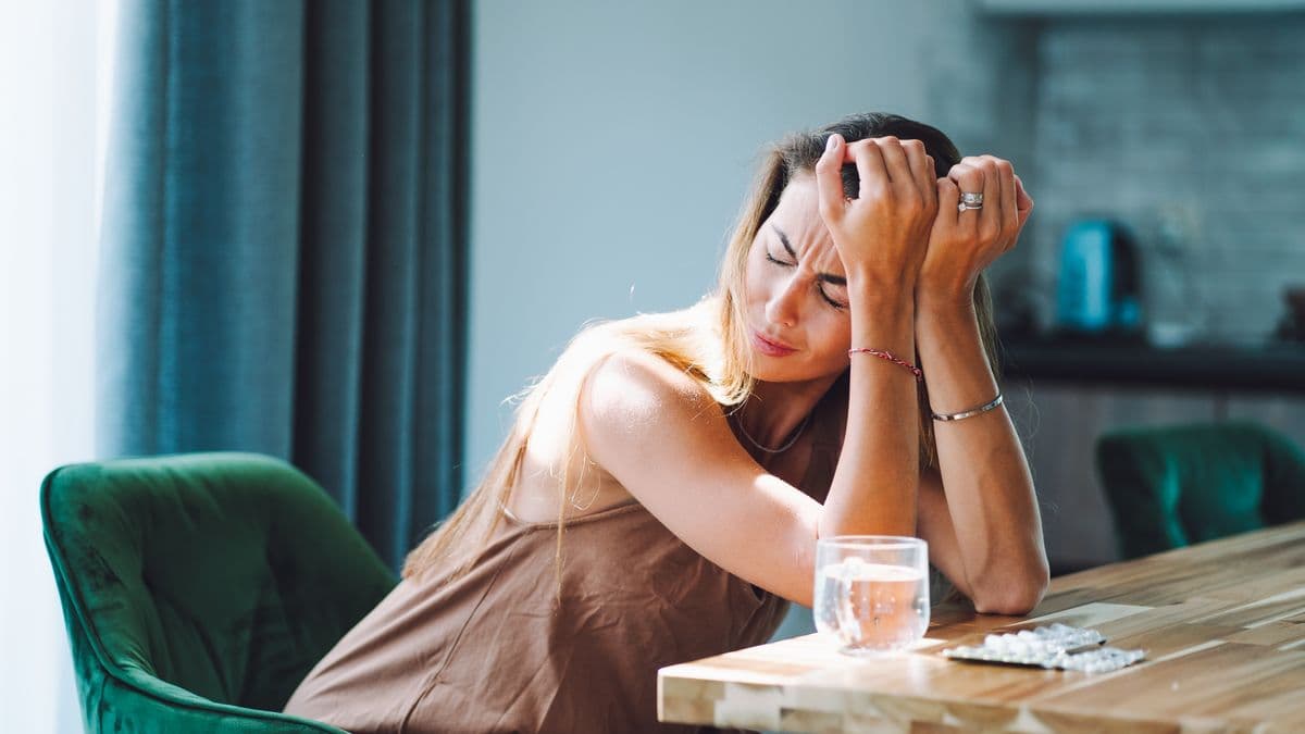 Brain Doctor Says One Common Symptom is the Earliest Sign of a Migraine