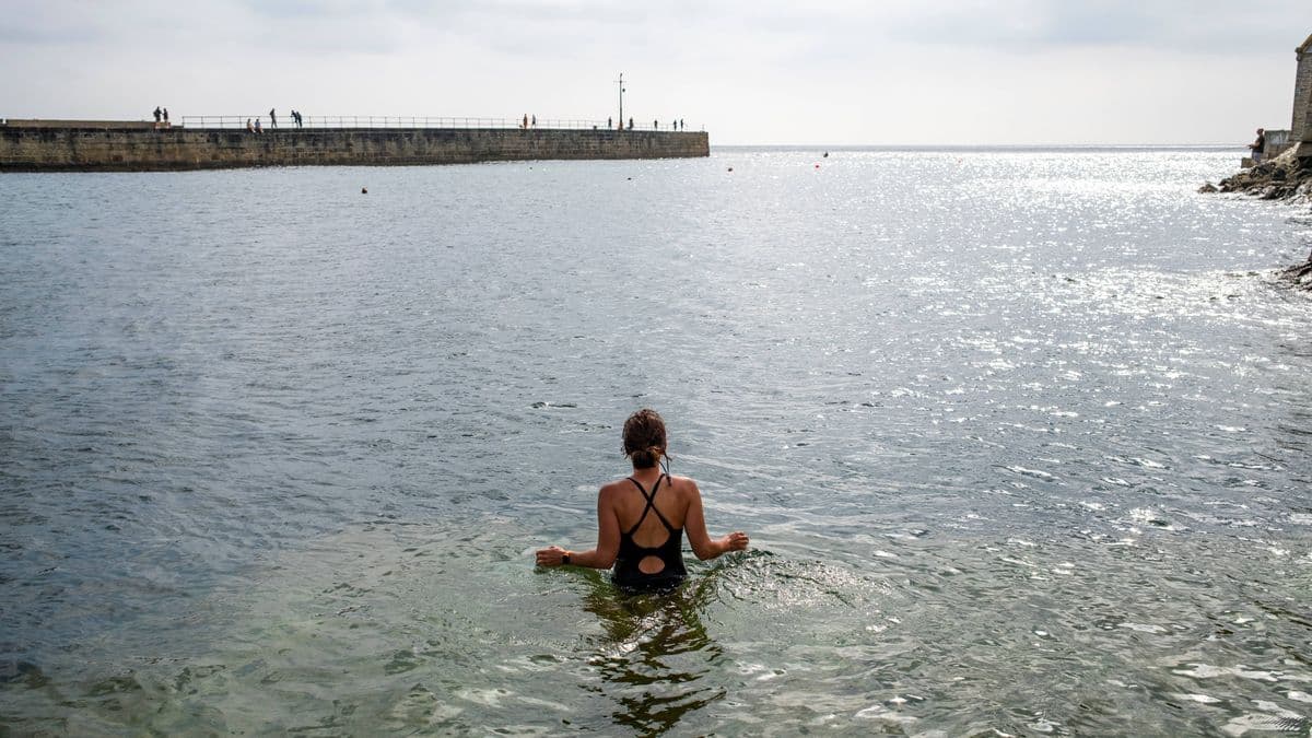 Woman Saves Man from Drowning, But He Was Not in Trouble