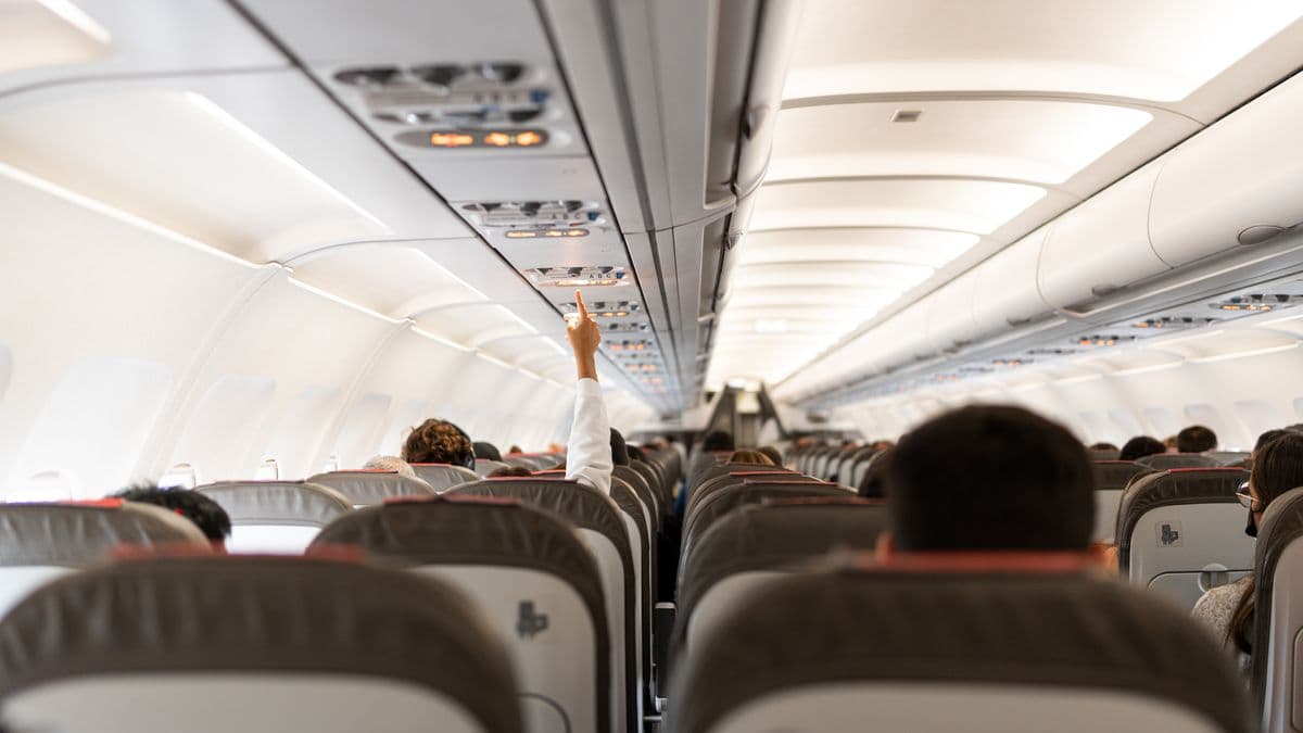 Man Refuses to Give Up Plane Seat for Child