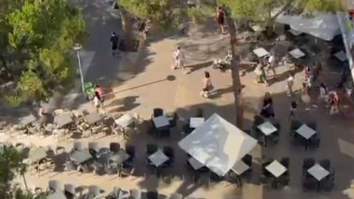 Tourists Rush for Sunbeds in Spain