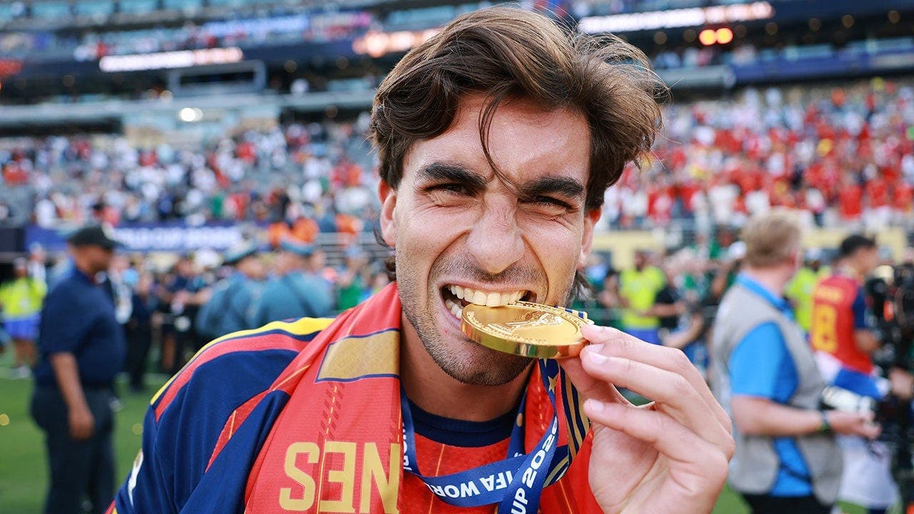 Ferran Torres Wears 'Make Spain Great Again' Hat at World Cup Celebration