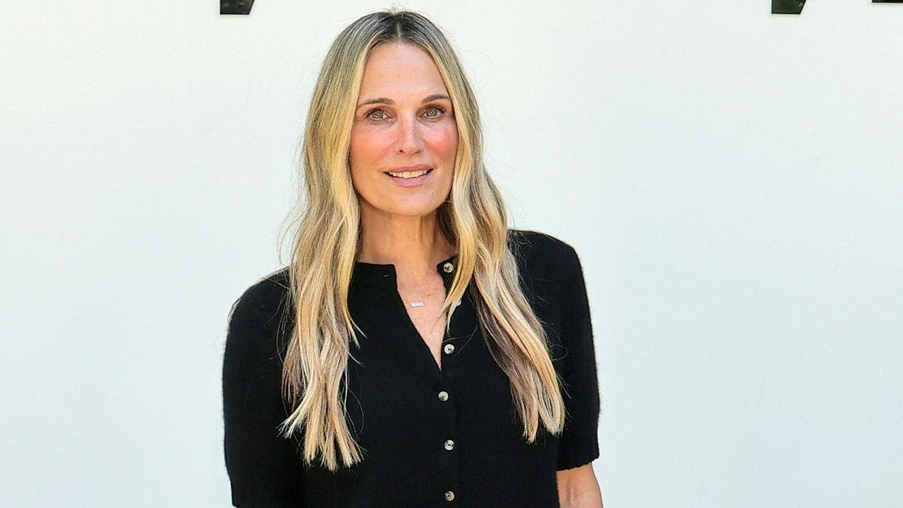 Molly Sims Talks About Hollywood's Beauty Secrets