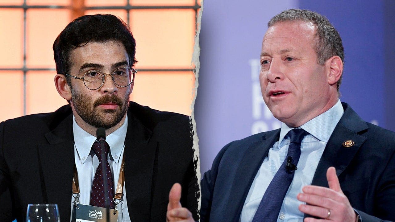 Top Democrat Criticizes Socialists in His Party