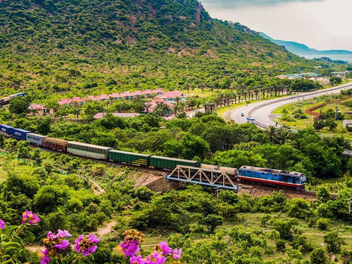 Why Vietnam’s Train Journeys Captivate Foreign Visitors