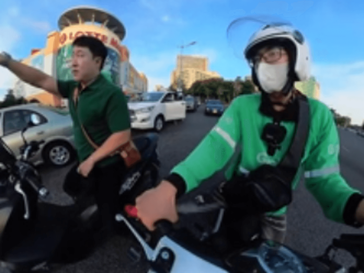 Kindness Ride: A Driver Helps a Tourist Without Expecting Payment
