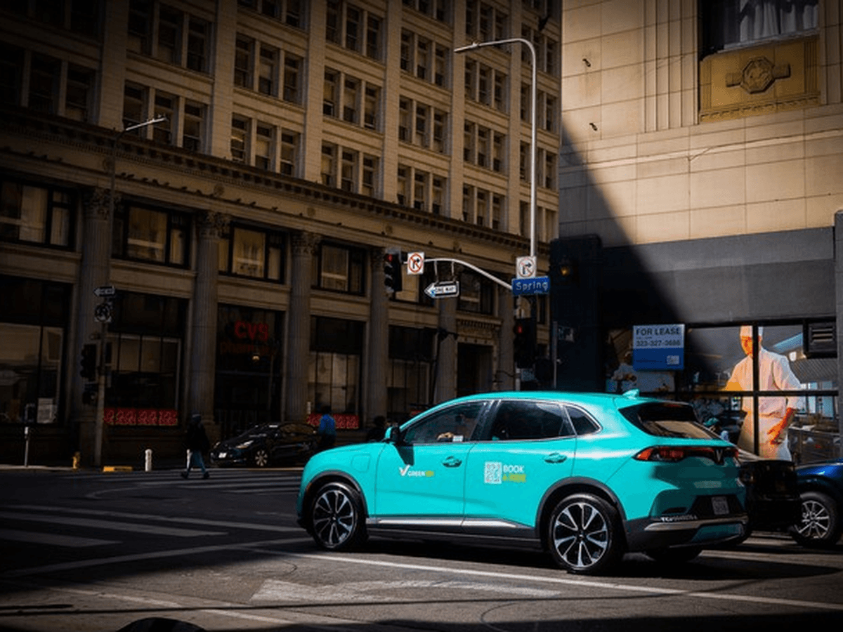 Vietnamese EV Taxi Starts in Los Angeles