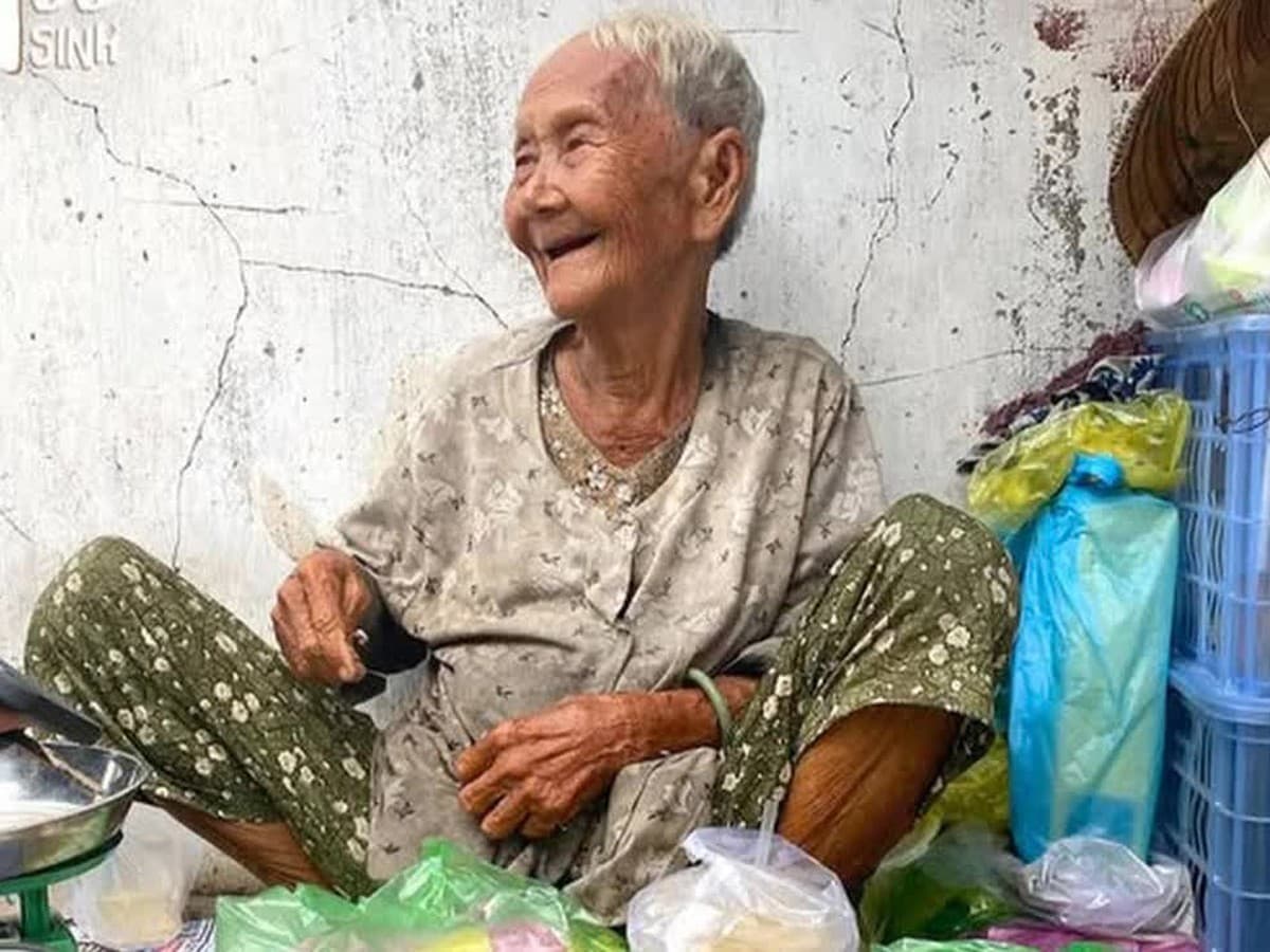 Find and Support Street Vendors with Google Maps