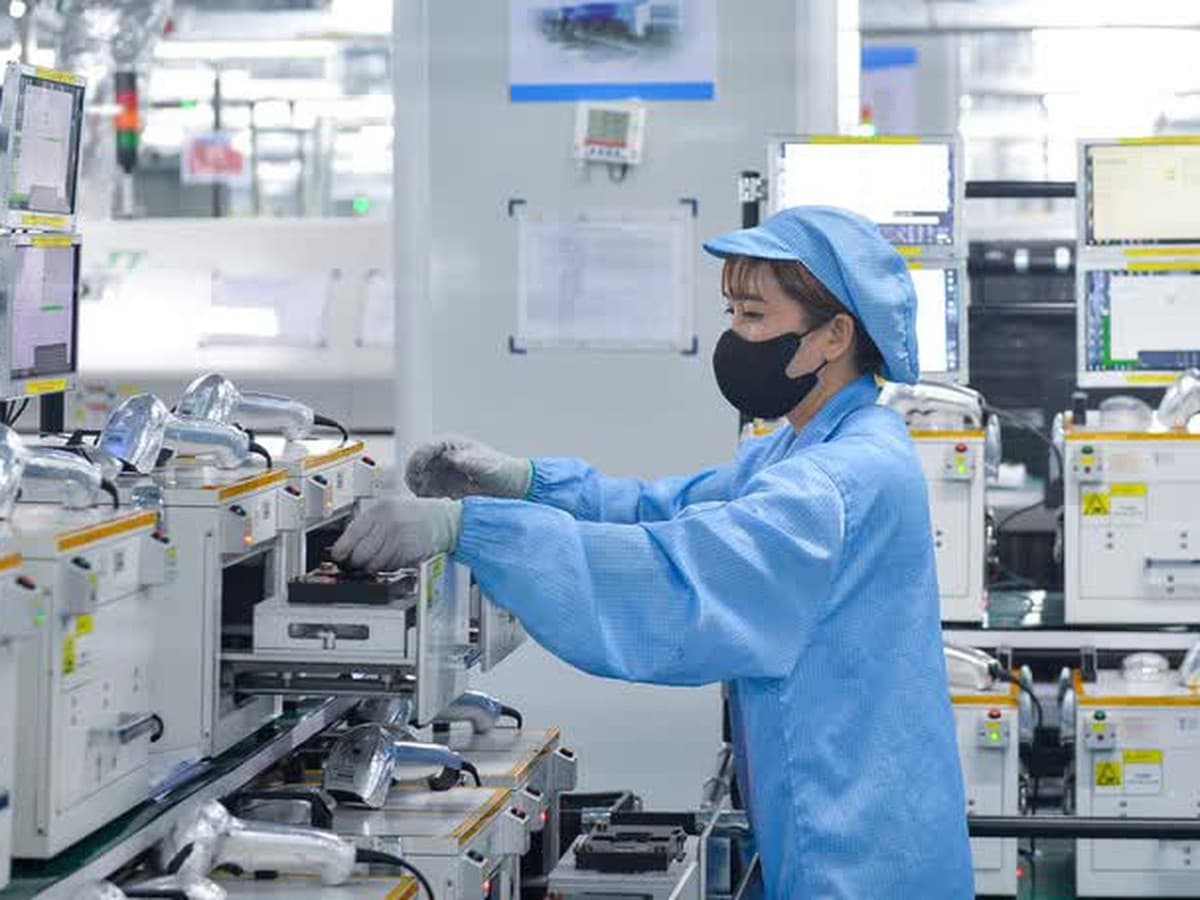 Rising Loan Rates Pressure Vietnamese Borrowers, Government Calls for Cuts