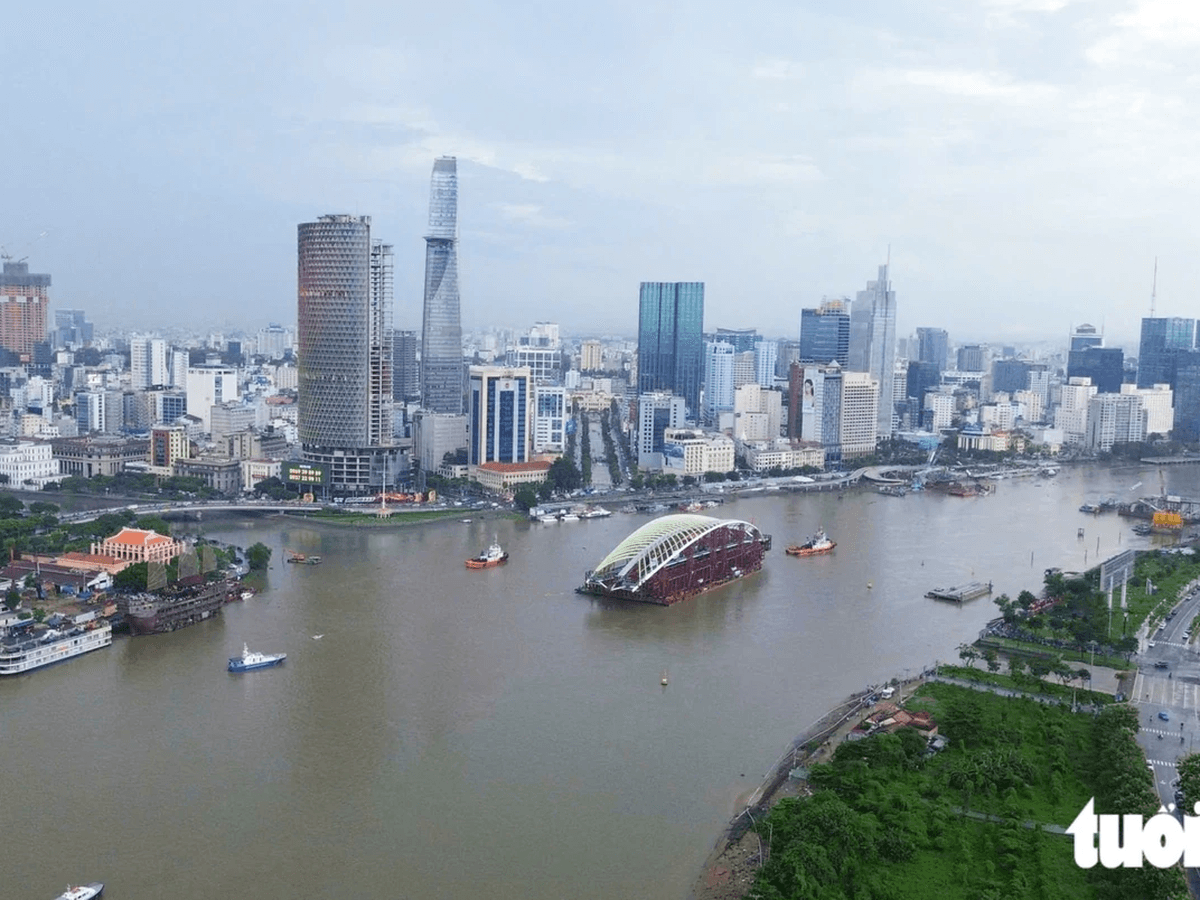 Moving a 3,400‑ton Bridge Arch Through Ho Chi Minh City’s River