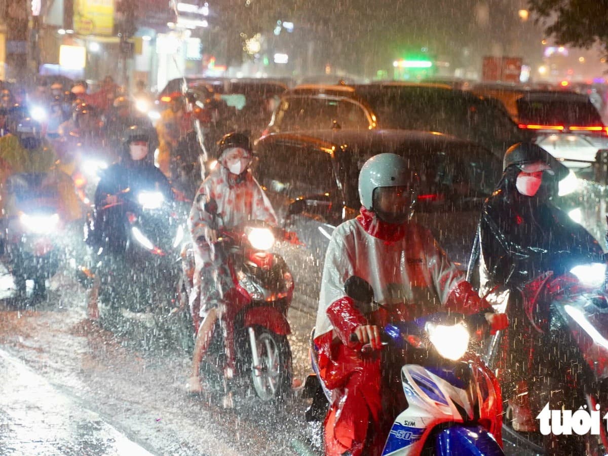 Heavy rain may block your commute in Ho Chi Minh City