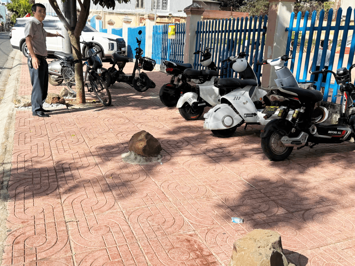 Why Big Rocks Were Put on a School Sidewalk