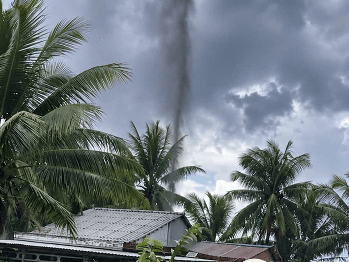 Gushing Well in Vinh Long May Threaten Residents and Environment