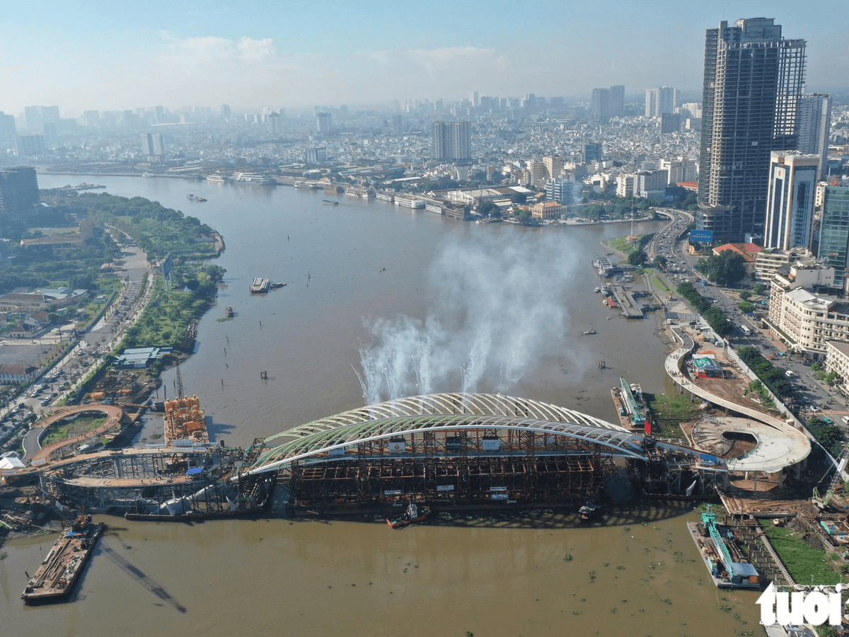 Engineers Ride a Three‑Hour Tidal Window to Position a 3,400‑Tonne Bridge Arch