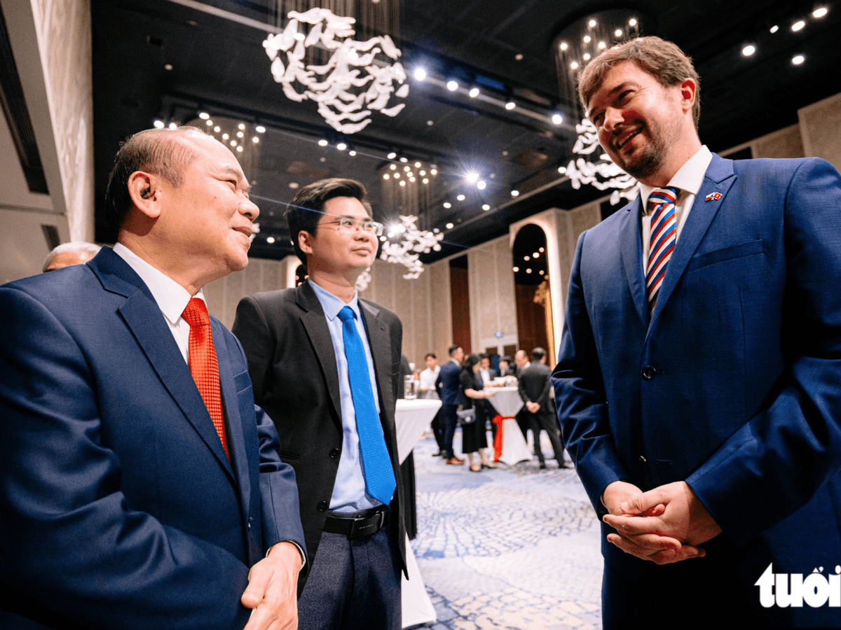 Direct Hanoi‑Prague Flight Opens New Paths for Young Vietnamese